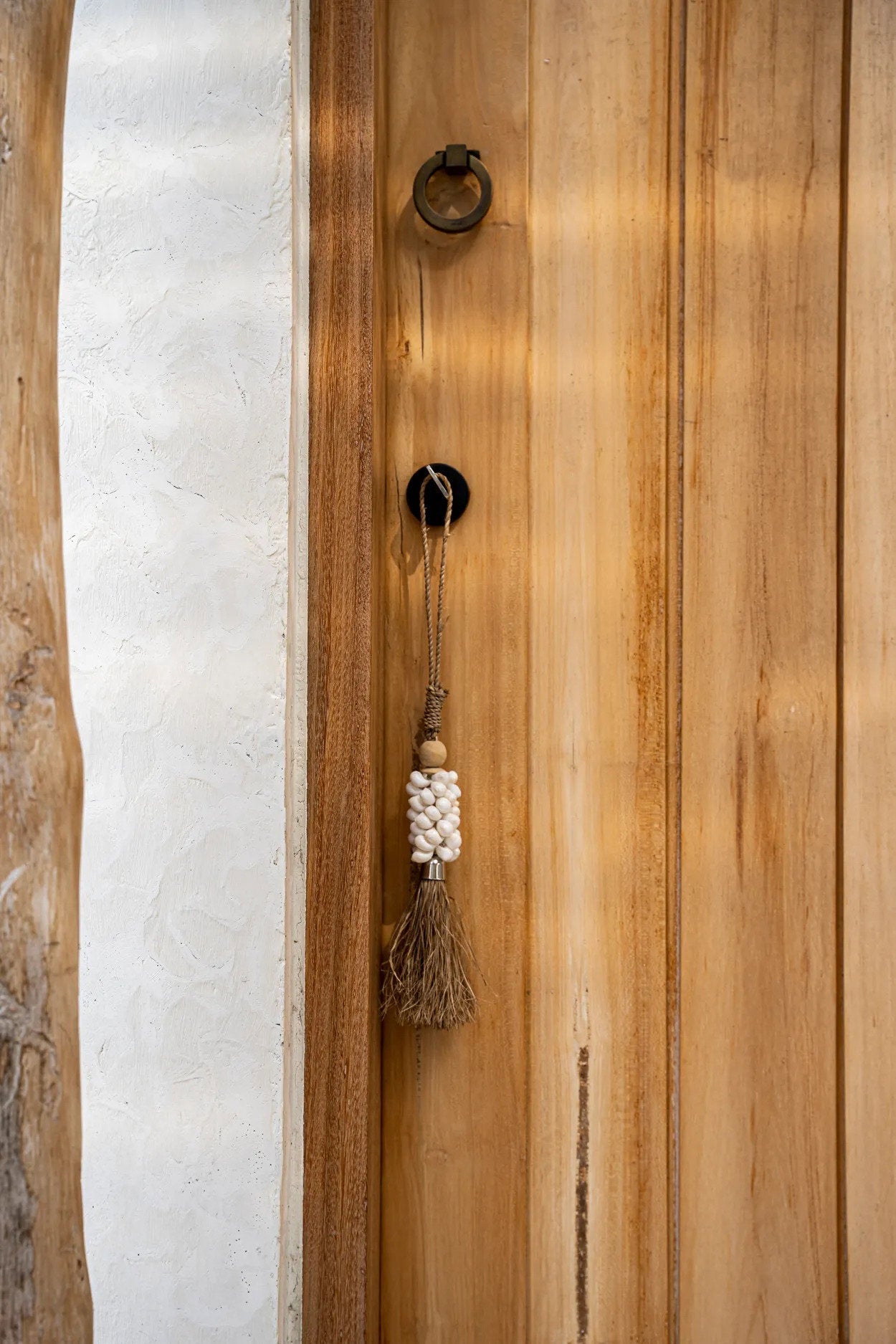 BB - Wanddecoratie Cowrie en Raffia