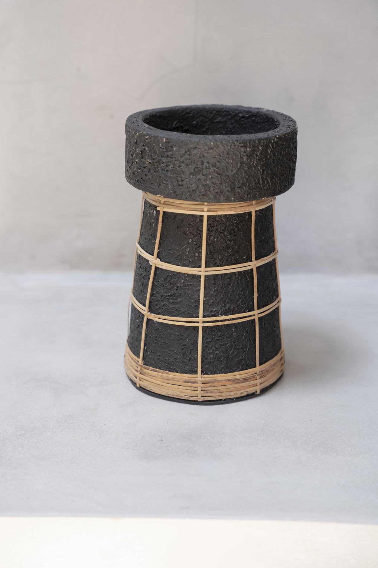 BB - Kaarsenhouder -The Serene - Zwart Natuurlook - L