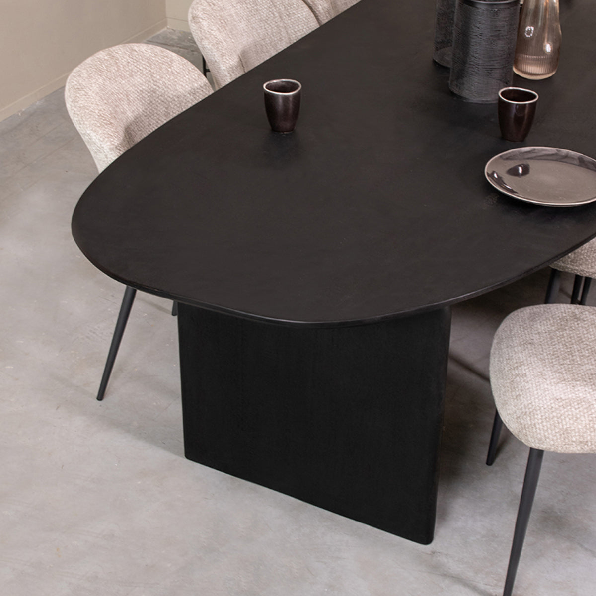 Label51 - Table à manger Cooper - Bois de manguier - Noir - 210 x 110 x 76 cm