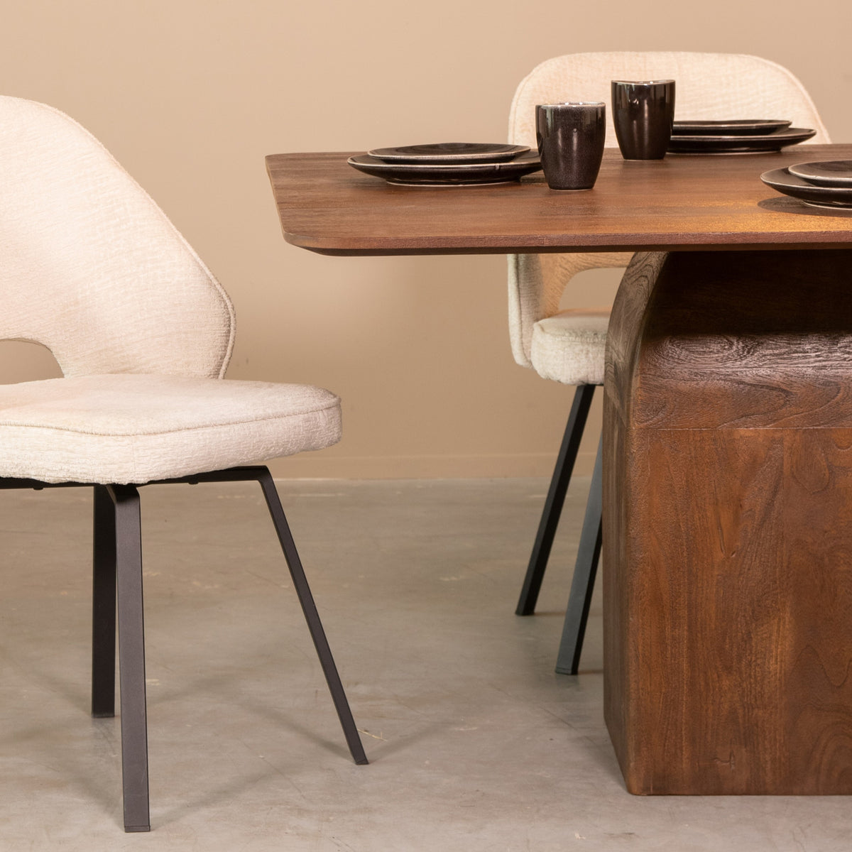 Label51 - Table à manger Ingo - Bois de manguier - Espresso - 130 x 130 x 76 cm