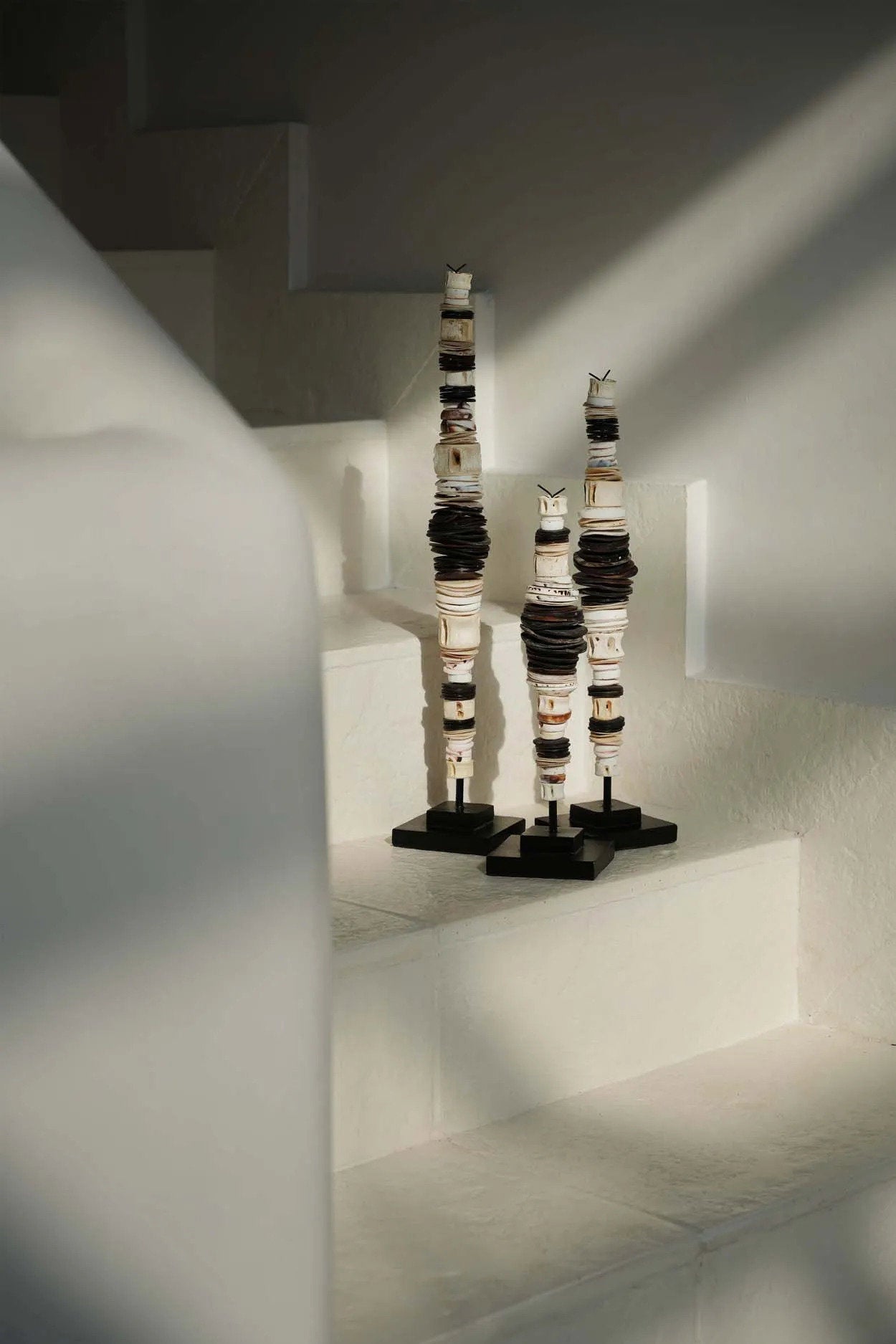 BB - Beeld Geldschelp op standaard - Zwart Wit - S