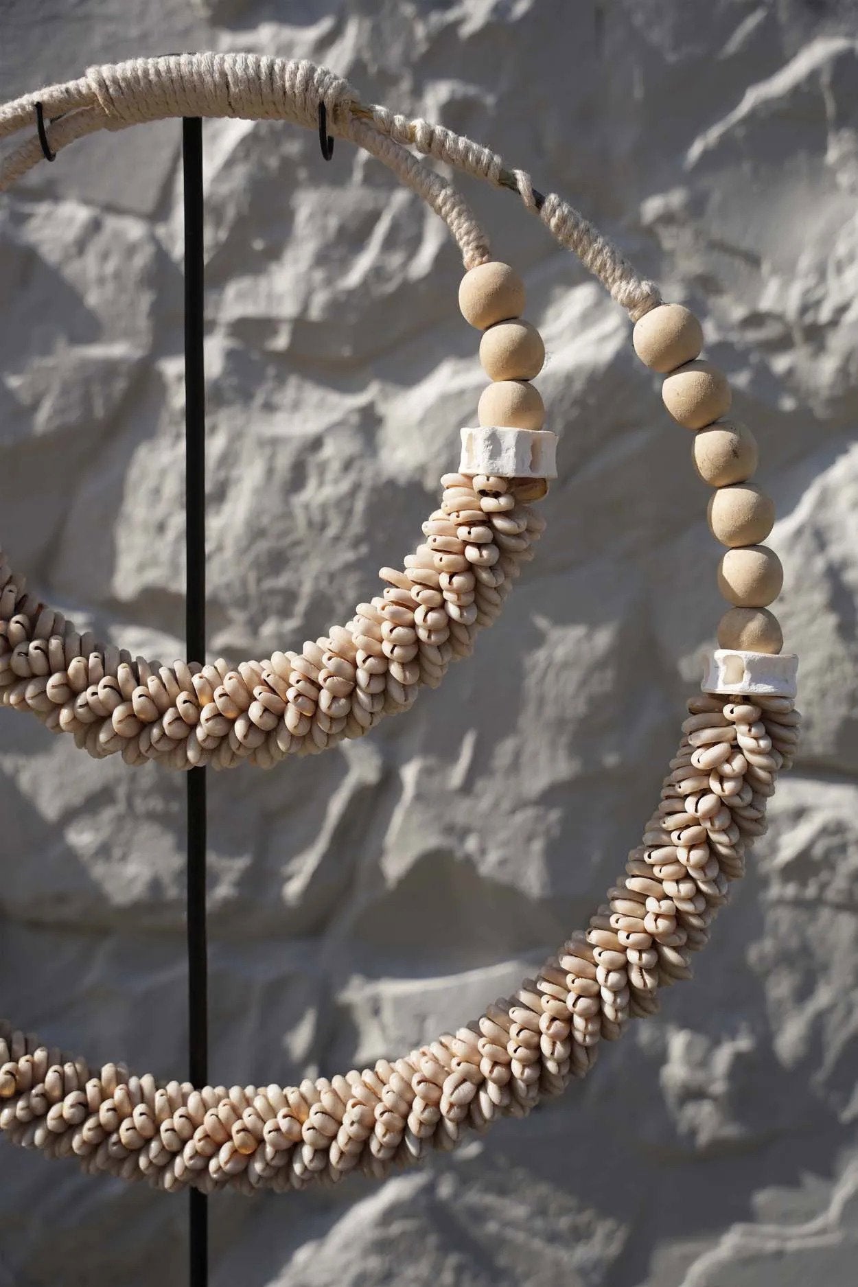 BB - Decoratie schelpketting op standaard - Natuurlook