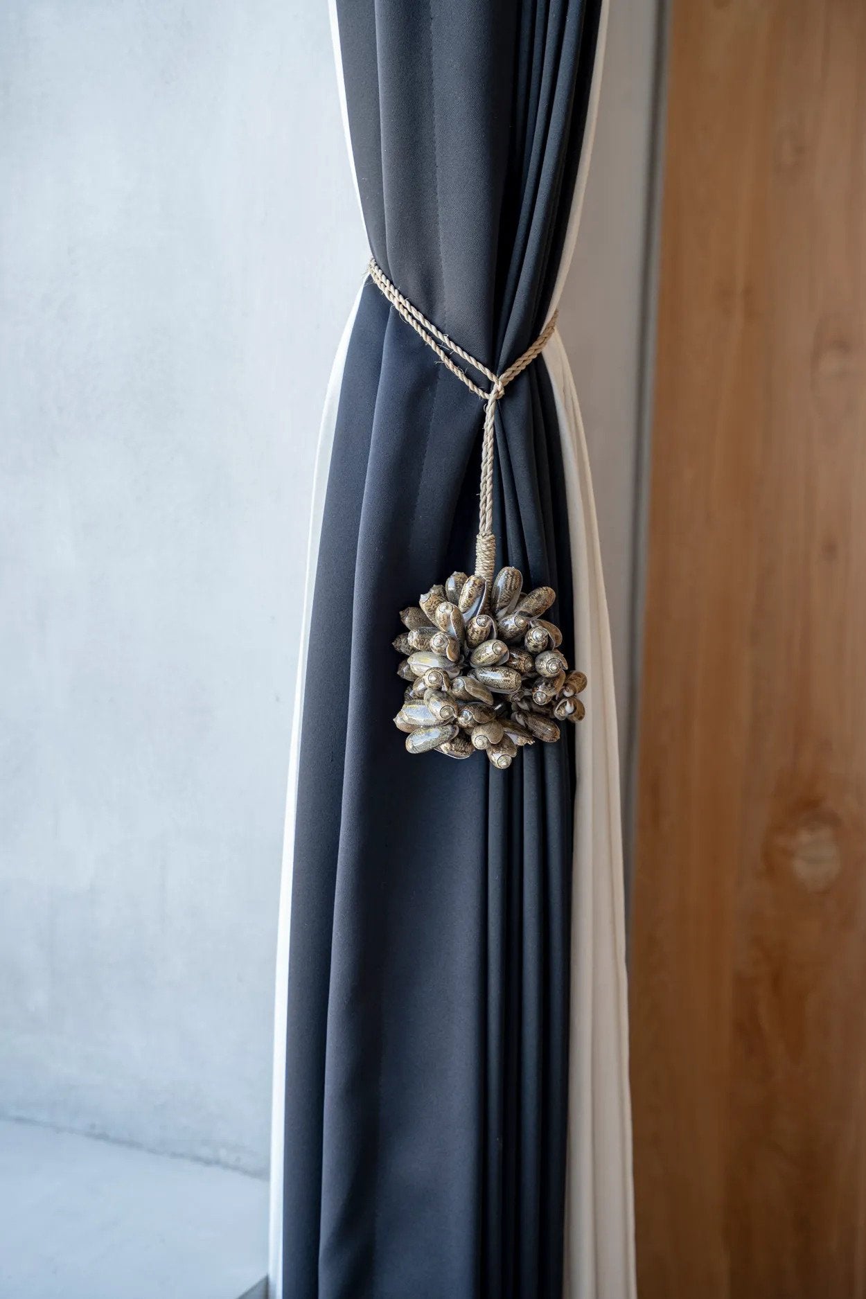 BB - Decoratie bruine kauri schelp kwast