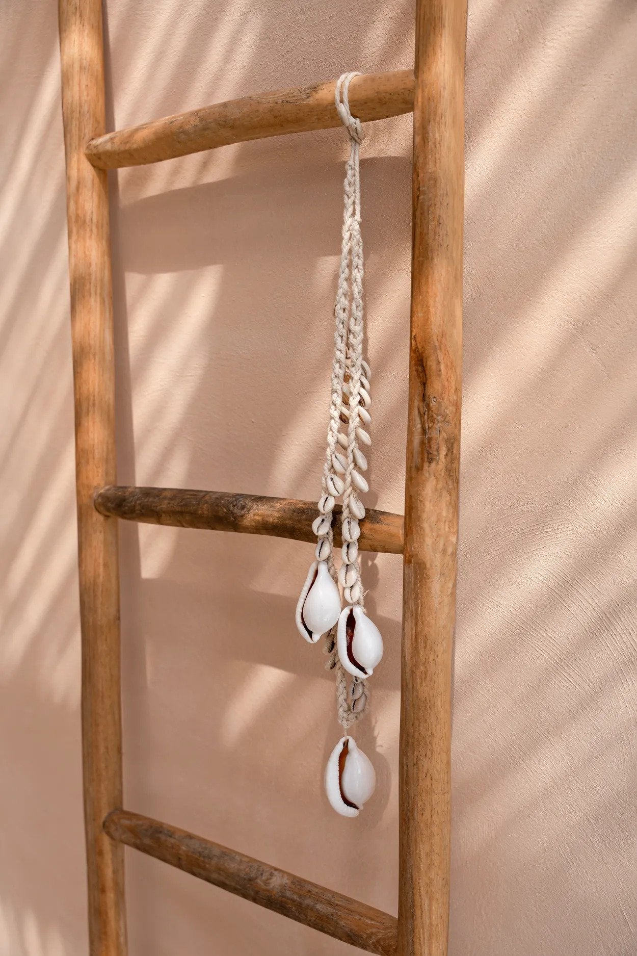 BB - Decoratie grote witte kauri schelp ketting