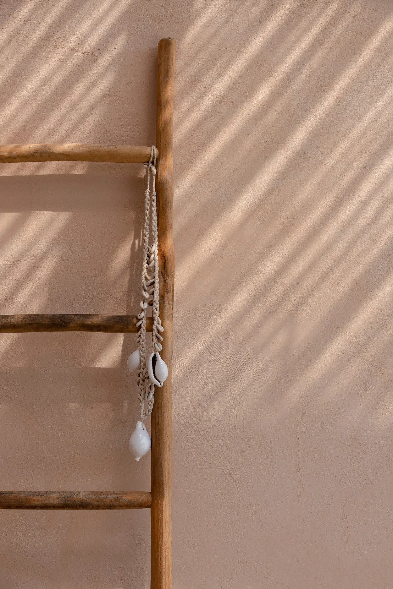 BB - Decoratie grote witte kauri schelp ketting