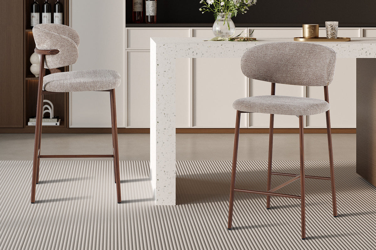 NOUVEAU - Chaise de bar 'Coco' Noyer - Tissu Raven 30 Sable