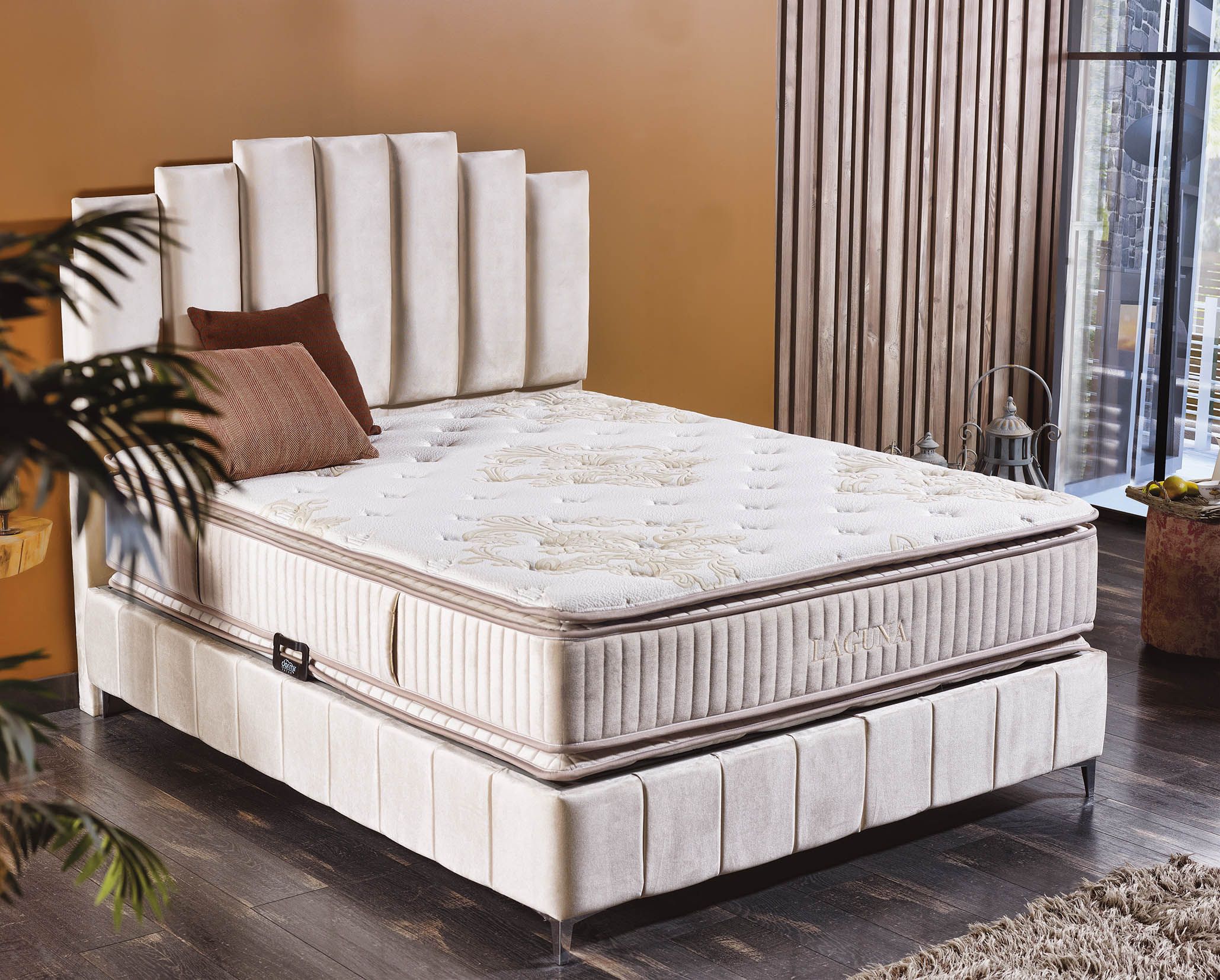 Image of Boxspring Laguna - Stof - Zilver Fluweel - 180x145x200cm. Modern decoratief hoofdeinde met verticale ...