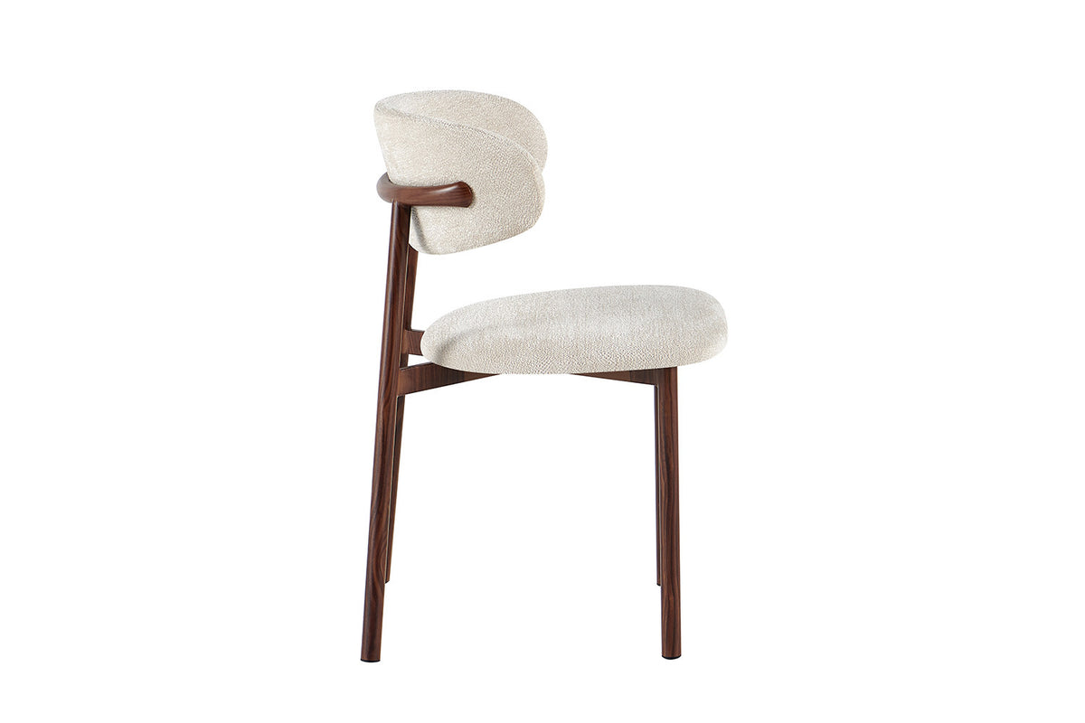 NIEUW - Stoel 'Coco' Walnoot - Stof Fabb Raven 24 Beige