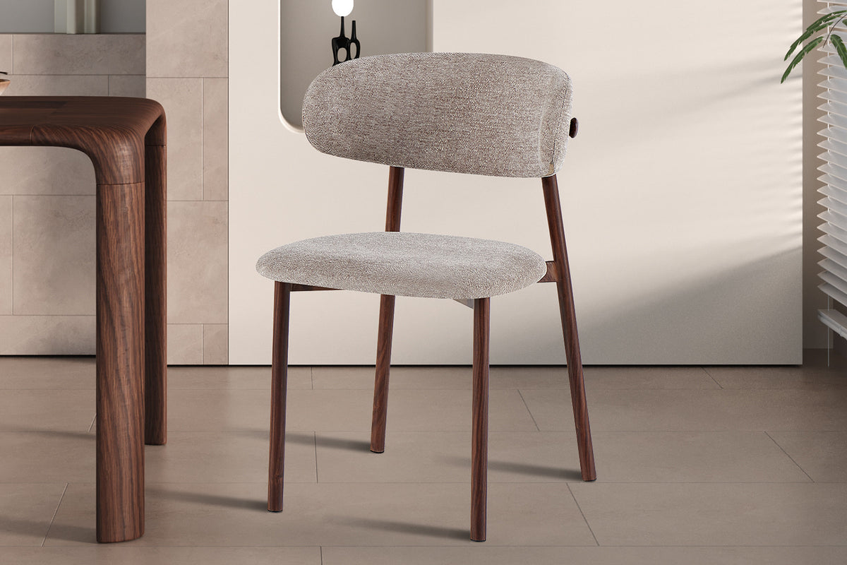 NIEUW - Stoel 'Coco' Walnoot - Stof Fabb Raven 30 Zand