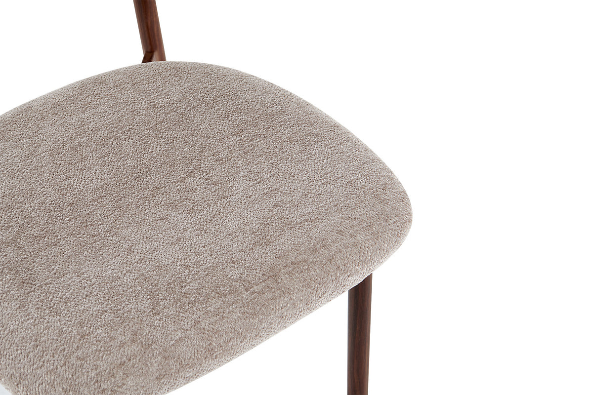NIEUW - Stoel 'Coco' Walnoot - Stof Fabb Raven 30 Zand