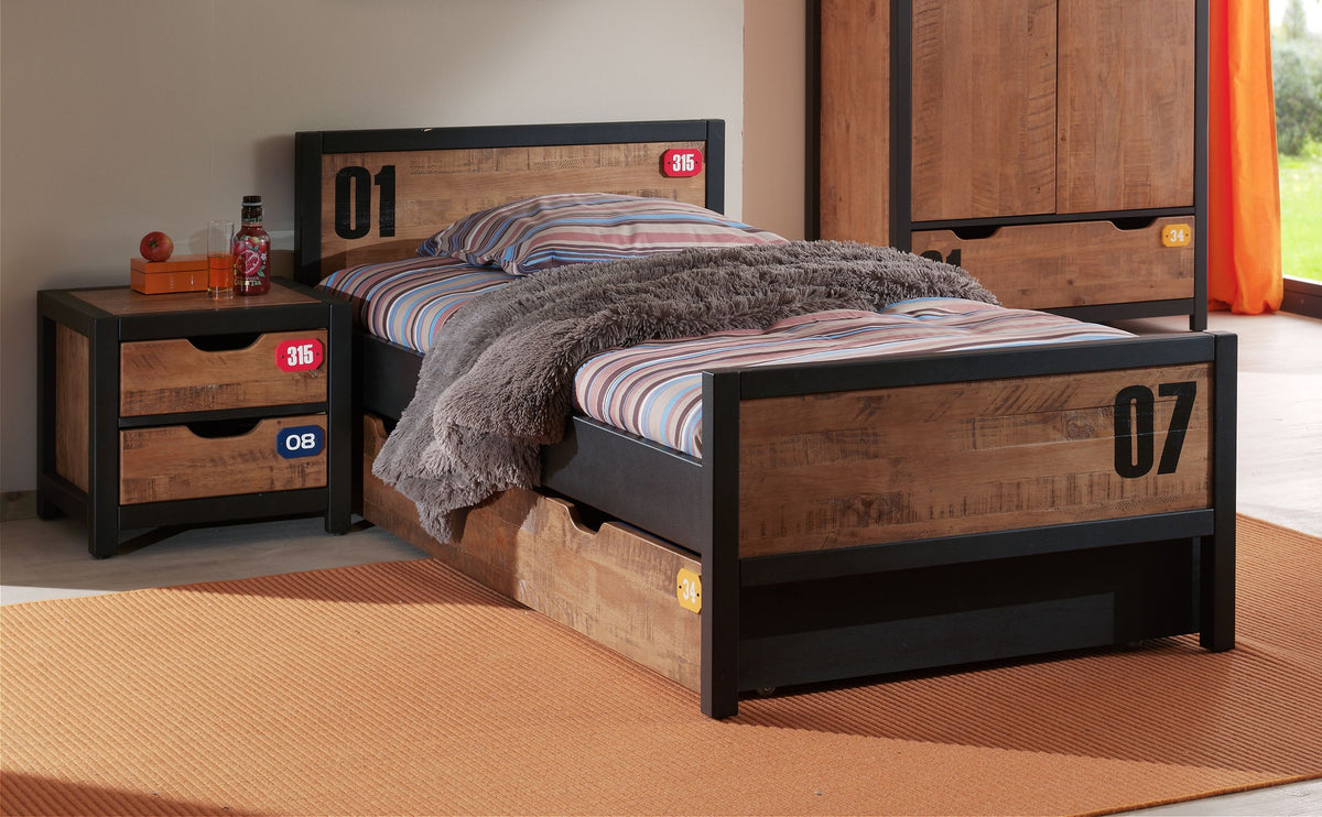De ALEX-combinatie bestaat uit een bed 90x200 cm, een lattenbodem, een rolbed en een nachttafel.
