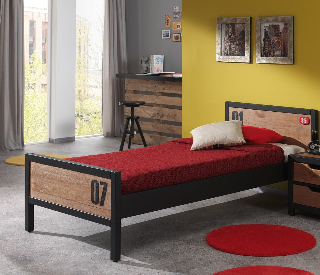 De ALEX-combinatie bestaat uit een bed 90x200 cm, een lattenbodem, een rolbed en een nachttafel.