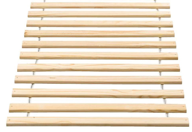 Deze BARNIE-combinatie bestaat uit de BARNIE halfhoogslaper (90 x 200 cm) en de bijbehorende lattenbodem.