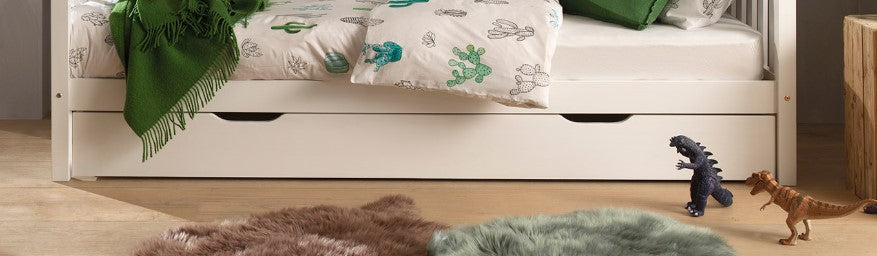 Wit DALLAS-bed (90 x 200 cm) met uitschuifbed en bijbehorende textielset.