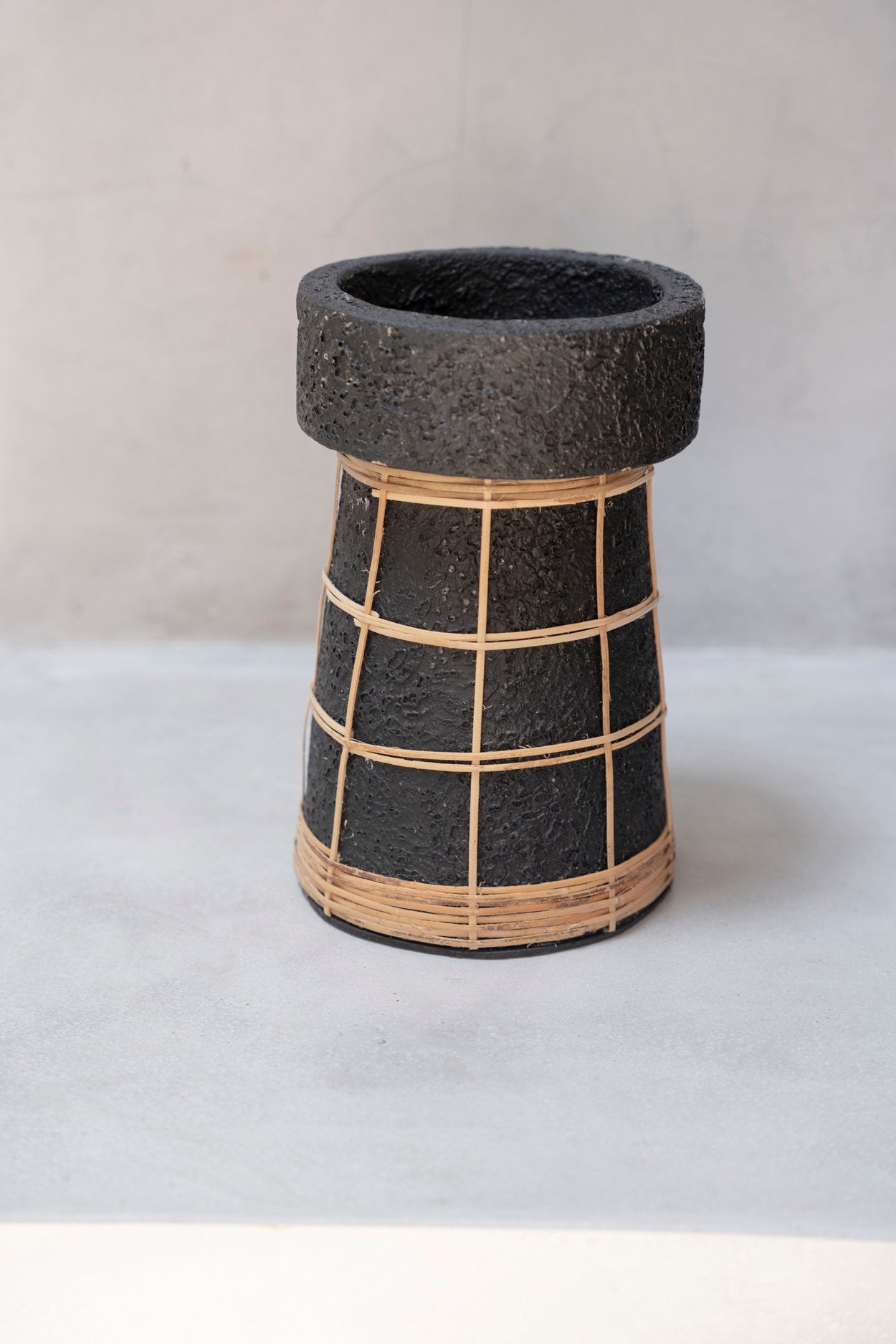 BB - Kaarsenhouder -The Serene - Zwart Natuurlook - L
