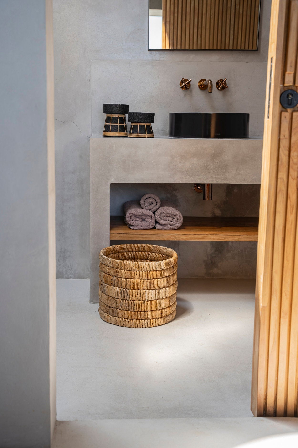 BB - Kaarsenhouder The Serene - Zwart Natuurlook - M