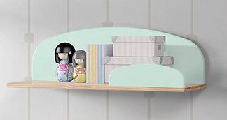 Deze KIDDY combinatie in mintgroen bestaat uit een bed (90x200) met nachtkastje, 2 hangplankjes (45 en 65 cm) en een speelkoffer.