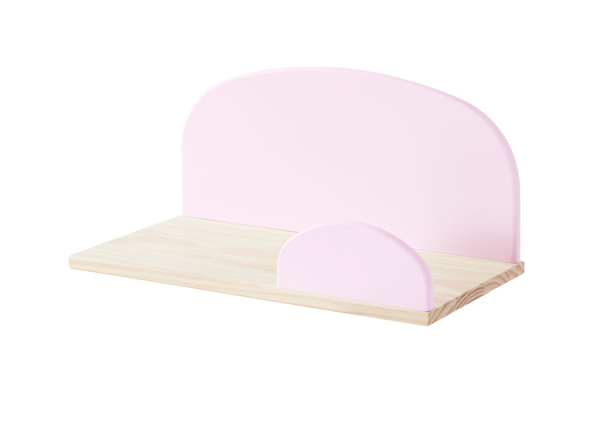 Deze KIDDY combinatie in roze bestaat uit een bed (90x200) met nachtkastje, 2 hangplankjes (45 en 65 cm), uitvalbeveiliging en speelkoffer.