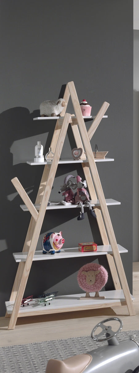 Deze KIDDY combinatie in wit bestaat uit een bed (90x200) met nachtkastje, 2-deurs kleerkast, bureau en boekenkast.