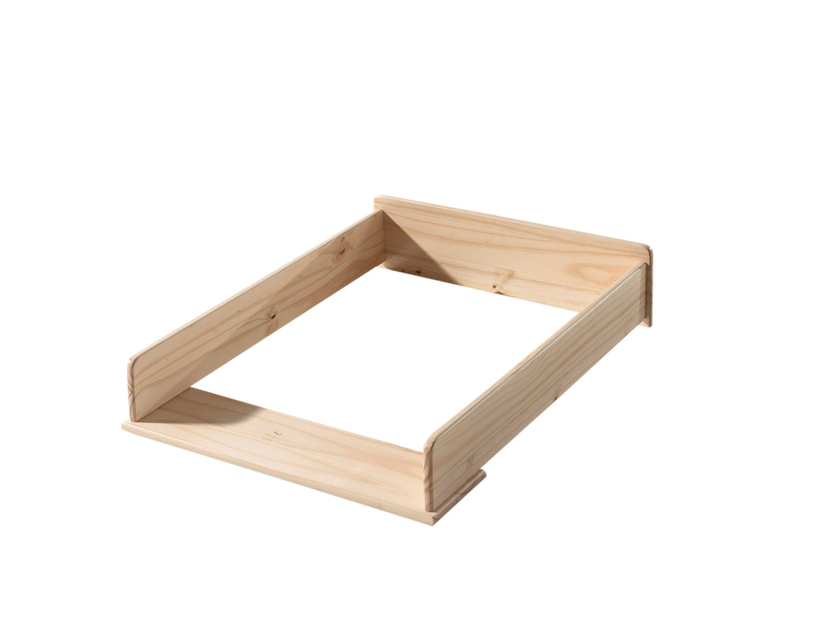 Deze KIDDY-combinatie in wit bestaat uit een babybed (60 x 120 cm) met commode en bijpassende luierplank.