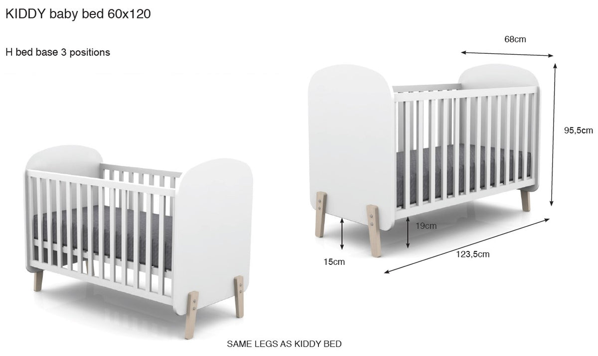 Deze KIDDY-combinatie in wit bestaat uit een babybed (60 x 120), een commode met bijhorende luierplank en een 2-deurs kleerkast.