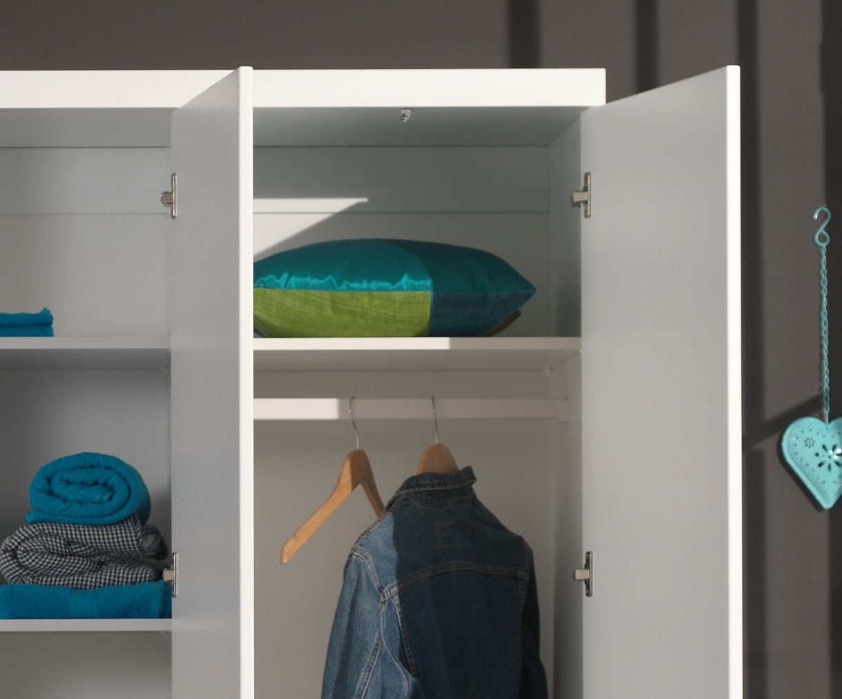 Armoire LARA 3D avec 1 tringle supplémentaire